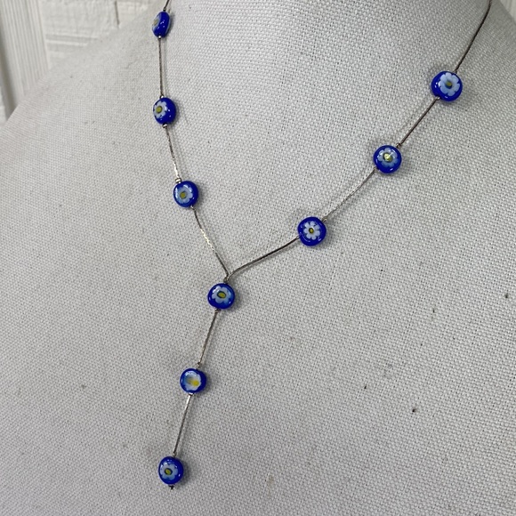 Dainty glass bead silvertone necklace - Picture 2 of 4